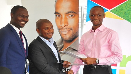 Kabelo Makwane, Managing Director, Microsoft Nigeria (m), Ayodeji Adewunmi, Jobberman’s CEO (r), in a warm handshake during the signing of MoU between Microsoft Nigeria Jobberman, while Olusola Amusan (l), Citizenship Manager at Microsoft Nigeria looks on.